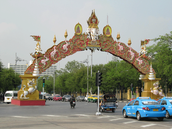bangkok-gate-art.gif