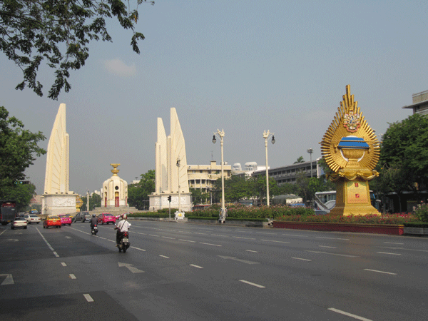 monument-to-democracy.gif
